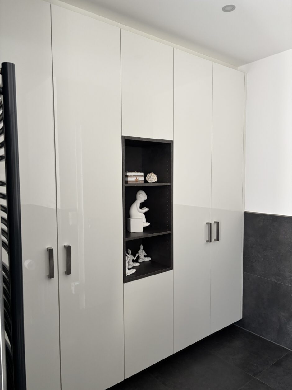 Bad und Flurmöblierung-02