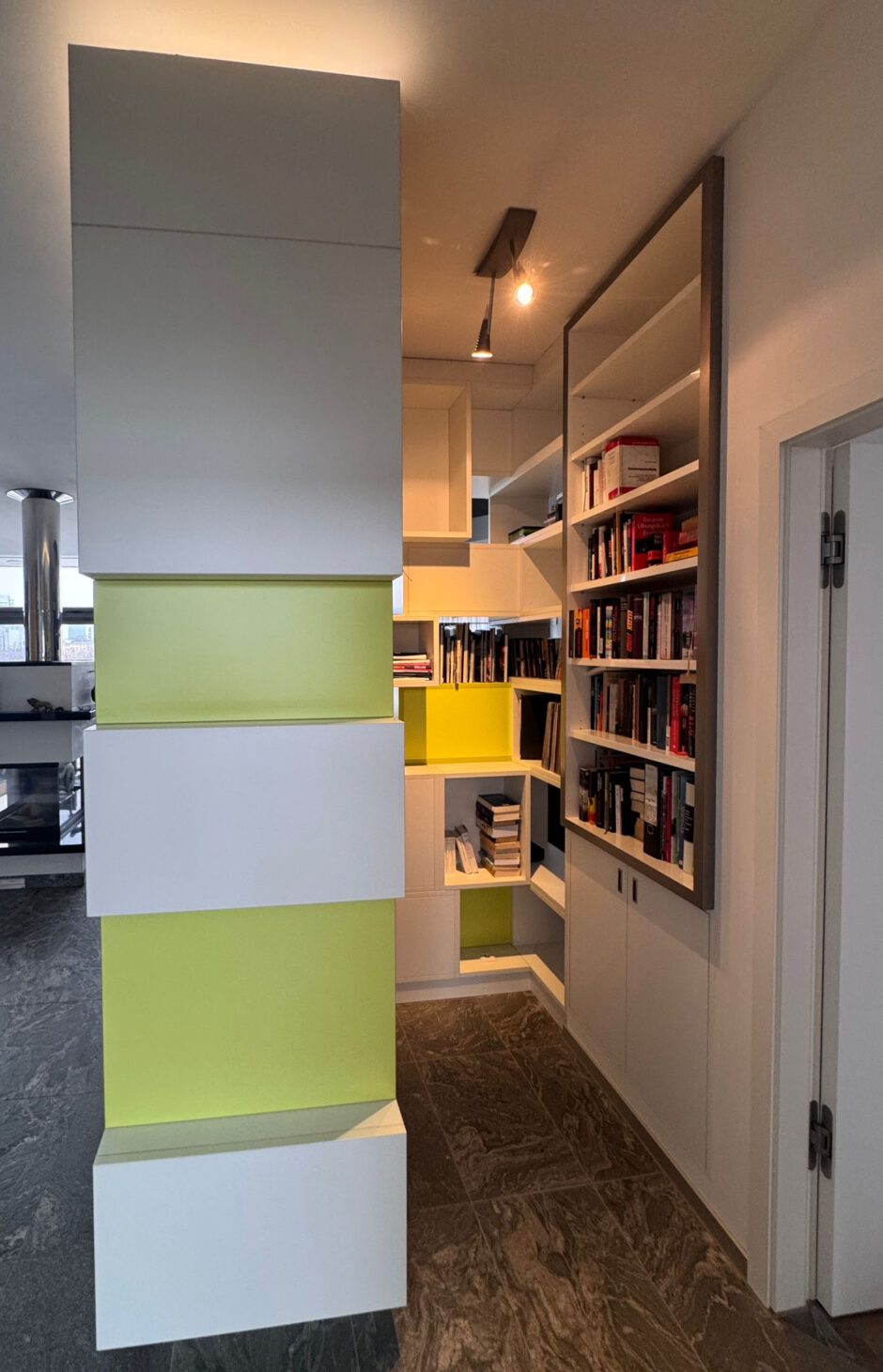 schlichtes-buecherregal-01